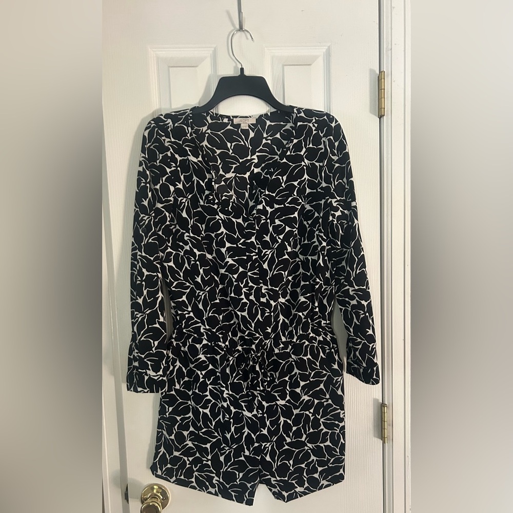 LOFT Black & White Floral Shorts Jumpsuit. Size 4P. EUC.